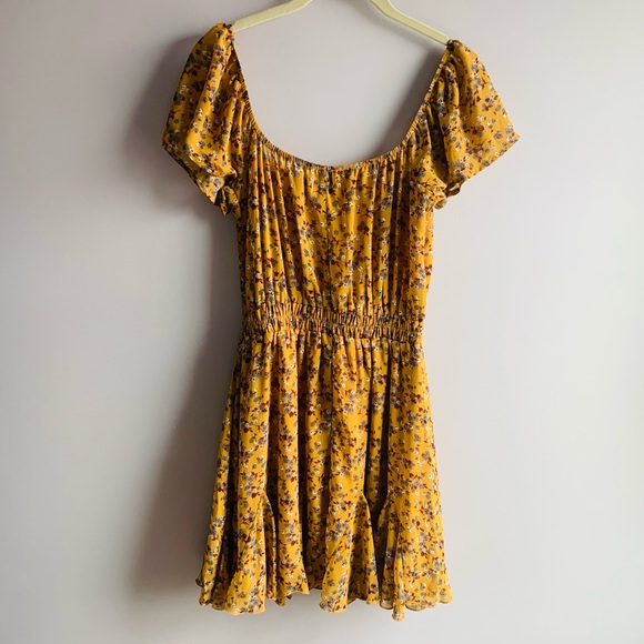 Floral Flounce Hem Dress Gold Flutter Sleeve Cinched Waist Square Neckline Small - Picture 7 of 7